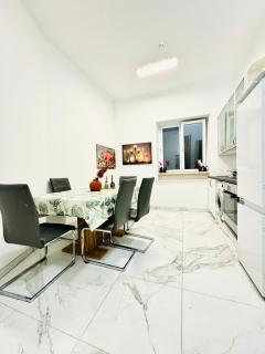 Affordable 5BR Apartment Near Atzgersdorf Station - 6