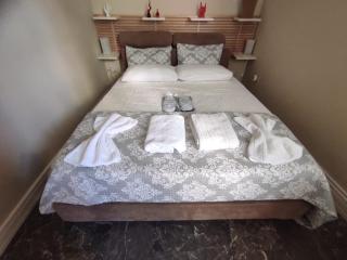 Apartment Glyfada Athens at One o One Seven, bright and spacious apartment - 0