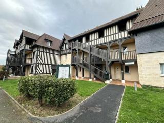 Vue sur le golf en rez-de-chaussée - piscine chauffée accessible de mai à septembre - 2