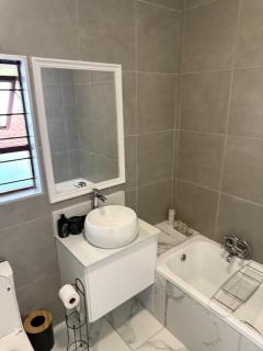 Morden Apartment in the heart of the city! - 3