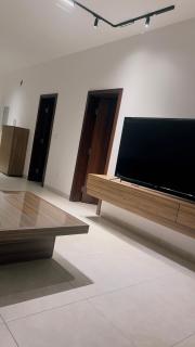 شقه بغرفة نوم في قريه الراحة one bedroom apartment in alraha village - 1