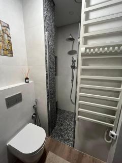 Modern Old Town apartment with balcony & parking - 6