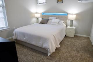 Cozy 1BR Retreat Near Dining & Shopping - 2