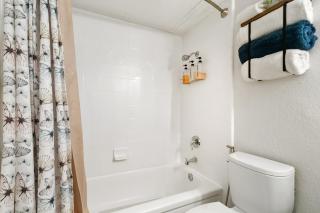 Urban Ember with King Bed - 6