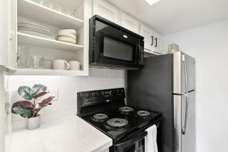 Urban Ember with King Bed - 7