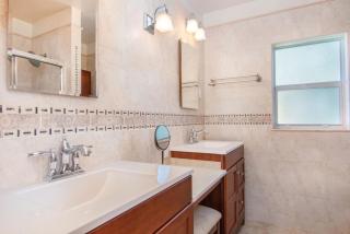 Elegant Retreat Close to Beach & Arts District - 4