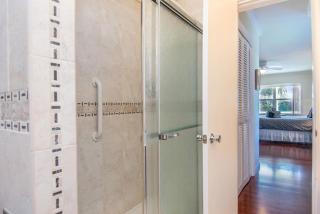 Elegant Retreat Close to Beach & Arts District - 3