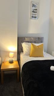 The Jarrow Comfort Hub, Spacious & Modern Living, 3bedroom apartment near Newcastle - 7