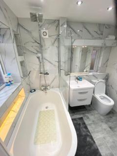 Comfy 4 bedroom house - Roundhay - 6