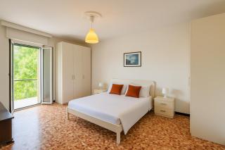 Pietra Ligure Sea View Parking & Bike Box - 9