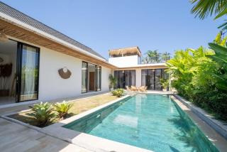 Elegant 5br Villa With Pool & Rooftop Umalas - 4