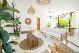 Elegant 5br Villa With Pool & Rooftop Umalas - 8