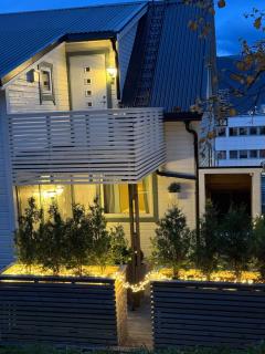 Modern Comfort in 1902 Wooden House, Tromsø Center - Tromsø - 0