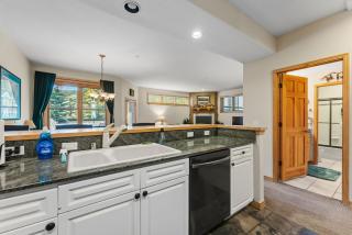 Cozy Breck Condo - Walk to Main St & Lifts - Hot Tub - 5