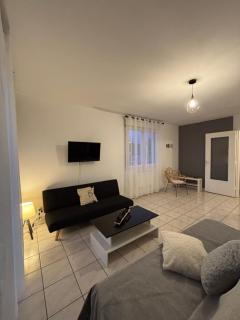 CNPE Bugey 10 MN - Aéroport LYS 18 MN - 0