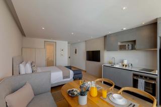 Std C Contemporary Studio and Rooftop Access - 5