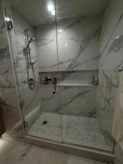 Private Room in a Three-Bedroom Penthouse in Surrey - 5