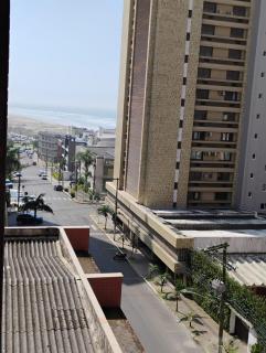 Uma quadra da praia, perto de tudo - 7