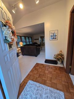 Elena's Lake Cottage - A Cozy Lake Getaway - 9