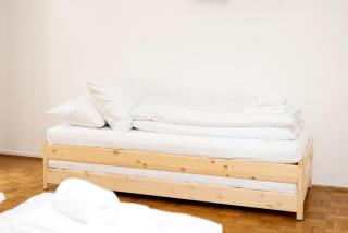 Stylish Central Apartment with Free Parking - 4