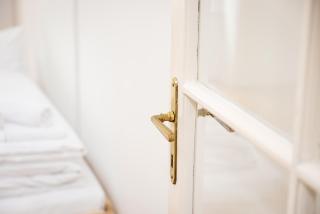 Stylish Central Apartment with Free Parking - 7