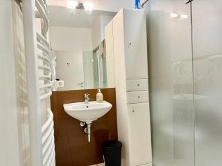 140 m2 Spacious Apartment with Balcony & Parking - 8
