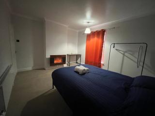 4 Bedroom stylish House Lincoln - 9