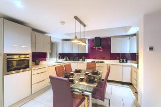 Modern and Spacious House for a Comfortable Stay - 6