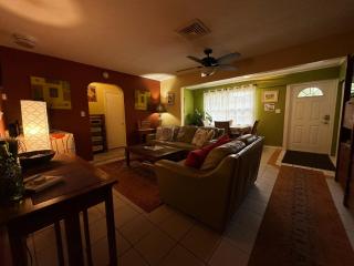 Cozy Cottage near Beaches and Downtown Sarasota - 8