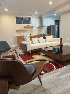 Luxury City 2bed 2bath Apt Sleeps 6 walk to Metro - 0