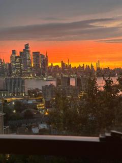 Cozy Comfy with AMAZING NYC Views 15min to Manhattan T SQ - 0