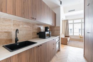 Stylish Duplex for 4 in Bastille Paris - 9