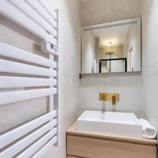 Stylish Duplex for 4 in Bastille Paris - 7