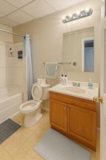 Prime Location! 2BR-3BA Near WVU & Downtown Fun - 2