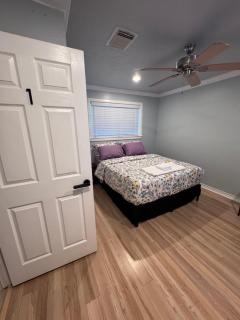 Comfortable Room for Female Travelers Only - 8