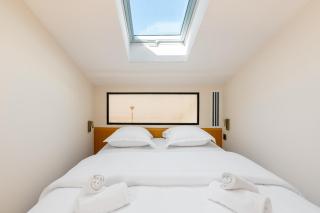 Chic Duplex for 4 in Vibrant Bastille - 1