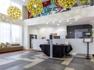 Comfort Inn & Suites Baltimore Inner Harbor - 9