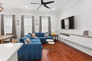 Stylish 3BR w Parking Balcony Walk Everywhere - 5