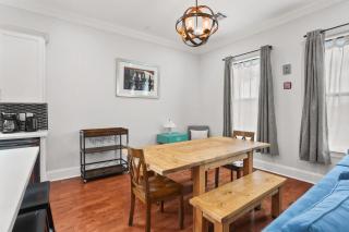 Stylish 3BR w Parking Balcony Walk Everywhere - 2