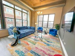 Family Friendly Spacious 3BR Suite Sleeps up to 10 guests with Optional Parking and Gym Access Near McCormick Place and Soldier Field - 3