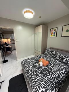 Monarch Parksuites 1BR with balcony - 9
