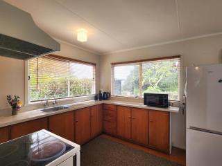 Absolute Beachfront Bach - 9