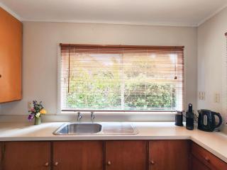 Absolute Beachfront Bach - 5