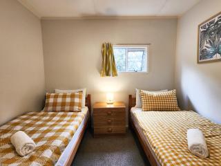 Absolute Beachfront Bach - 3