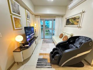 Luxury Penthouse & High-Floor Hotel near City of Dreams, Airport, Okada, and Solaire Casino - 0