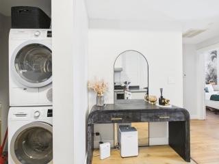 Desert Mirage Free Parking & Private Patio - 5