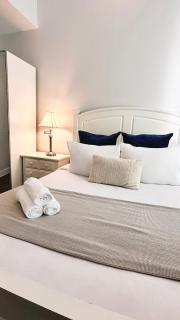 Downtown 5B2B Apt, Sleeps 10, Near PPAC & Events - 7