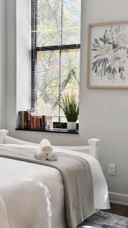 Downtown 5B2B Apt, Sleeps 10, Near PPAC & Events - 4
