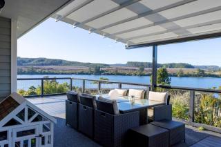 Luxury Lake House Retreat - 5