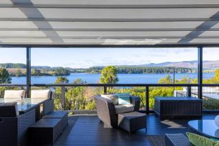 Luxury Lake House Retreat - 9